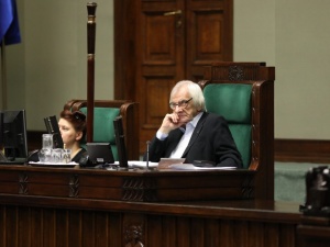 Głupota łączy się tutaj ze ślepą nienawiścią. Terlecki nie przebiera w słowach