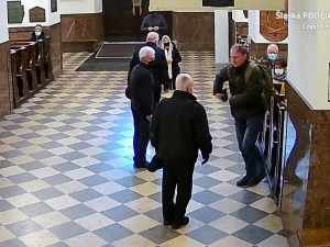 [FOTO] Napad na Jasnej Górze. Pobito strażnika klasztoru, policja szuka sprawcy. Poznajesz go?