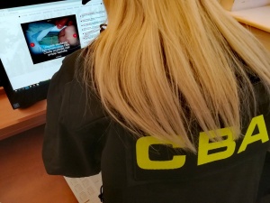 Kasjerka CBA wyprowadziła z biura 9,2 mln zł. Jej mąż przegrał pieniądze u bukmachera