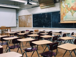 Ta szkoła nie będzie zatrudniać zaszczepionych przeciwko COVID-19