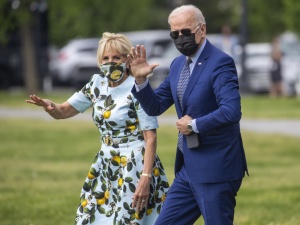 USA: Episkopat rozważy zakaz udzielania Komunii Bidenowi. Podano powód