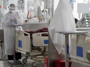 Nie żyje zakażona koronawirusem zakonnica, która wróciła niedawno z Indii. Trwa badanie, czy była to indyjska mutacja