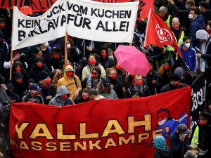 Niemcy. W Berlinie podczas demonstracji lewackich radykałów z okazji 1 maja rany odnieśli policjanci