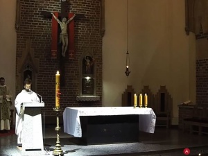 [video] Grillować, a nie włóczyć się po kościołach. Zaskakujące przesłanie duchownego na święto 3 maja