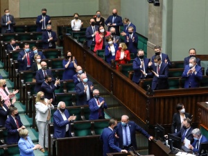 Zobacz rozkład głosów. Kto poparł Fundusz Odbudowy? 