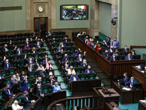 [NAJNOWSZY SONDAŻ] Coraz wyższe notowania PiS, niezły wynik Hołowni, sytuacja Budki - dramatyczna