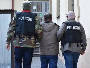 57-latek zatrzymany za rozpowszechnianie w internecie treści pedofilskich. Grozi mu 12 lat więzienia