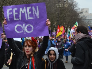Francja: Minister edukacji zakazał feminizacji języka w szkołach