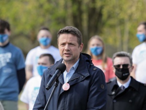 „Trzaskowski przypisuje sobie cudze zasługi, najwięcej w walce z pandemią zawdzięczamy medykom”