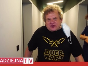 Kazik Staszewski prowokuje na nowej płycie: „facet w sukience co kocha dzieci”