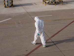Mniej zakażeń i zgonów. Ministerstwo Zdrowia podało nowe dane