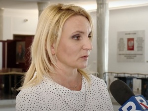 Posłanka zrezygnowała z uposażenia w Sejmie i zatrudniła się w OPS. Może zostać ukarana