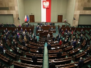 [najnowszy sondaż] PiS mocno do góry, Koalicja Obywatelska znowu w dół. 6 partii w Sejmie