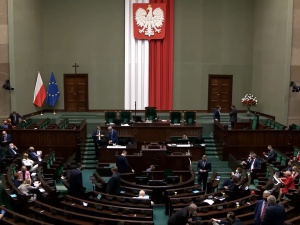 [SONDAŻ] Kto stracił, a kto zyskał na ratyfikacji unijnego Funduszu Odbudowy? Polacy nie mają złudzeń