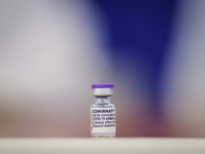 Pfizer zarabia w Europie miliardy na szczepionkach, ale nie płaci od nich podatków