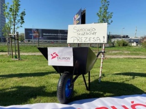 Kolejny samochodowy protest przed siedzibą grupy TAURON w Katowicach
