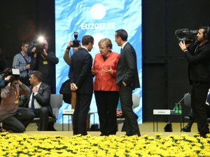 Czy to opóźniło szczepienia w UE? Szokujące doniesienia! Macron zgodził się na umowę UE-Chiny w zamian za...