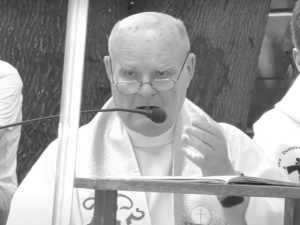 „Już za życia był legendą”. Premier wspomina ks. Stanisława Orzechowskiego