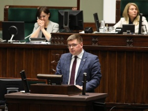 „Syn kacyka w rządzie PRL chce likwidować…”. Wiceminister edukacji nie przebierał w słowach