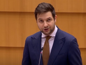 Patryk Jaki w niemieckim tygodniku: Wielkie słowa o tym, że UE musi być zbudowana na zasadzie solidarności to hipokryzja