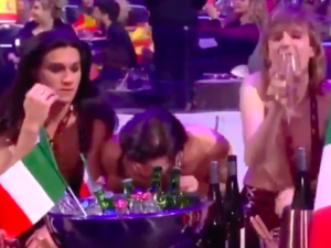 [WIDEO] Reprezentant Włoch wciągał kokainę podczas finału Eurowizji? Lider zwycięskiego zespołu się tłumaczy
