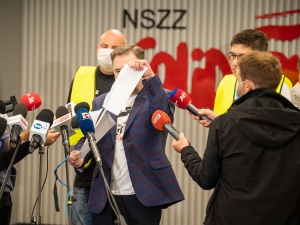 [Video] Wymowne. Piotr Duda podarł postanowienie TSUE w sprawie Turowa. Ilnicki: To skazanie ludzi na biedę 