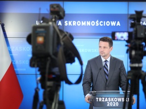 Warszawa: Dyrektorzy w ratuszu zarabiają lepiej niż prezydent i premier. Kwoty zwalają z nóg