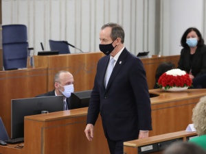 „Wstyd być w tej Platformie (…) Nie ma nikogo lepszego od PiS-u do rządzenia”. Senator PO nie przebiera w słowach