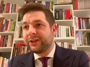 [WIDEO] „Opozycja ma ogromny wkład w historię polskiego kabaretu”. Patryk Jaki nie przebierał w słowach