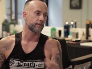 „Chłopcy o ziemniaczanej urodzie. Ci rządzą Polską. Kartoflana, nalana morda, najczęściej czerwona”. Nergal znów szokuje
