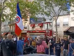 [video] Kamienie. Kopniaki. Agresja. Brutalny atak lewackiej dziczy na katolicką procesję