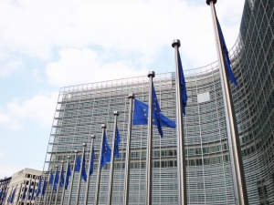 Siedem państw UE, w tym Polska, rozpoczęło wydawanie certyfikatów COVID-19