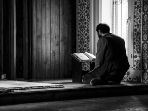 Holenderski meczet finansował ISIS? Imam oraz sekretarz podejrzani o wspieranie terrorystów