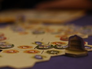 Rasistowskie gry planszowe. Wydawca rezygnuje z czarnych kostek