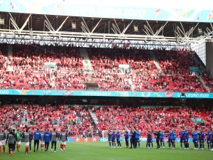 [video] Zobacz jak wspaniale zachowali się kibice po zasłabnięciu Eriksena podczas meczu EURO 2021
