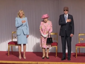Joe Biden złamał protokół. Ujawnił, o czym rozmawiał z królową