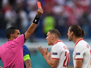 Dramat polskiej kadry! Czerwona kartka dla Polaka i gol dla Słowaków. Jak wygląda sytuacja na boisku?