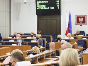 Fajnie się bawią za nasze pieniądze. Gorące komentarze po odrzuceniu przez Senat kandydatury Staroń na RPO