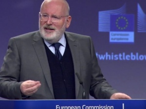 Timmermans znów szokuje! Nazywa Polskę i Węgry „uczniami czarnoksiężnika” Putina. Jest odpowiedź wiceszefa MSZ