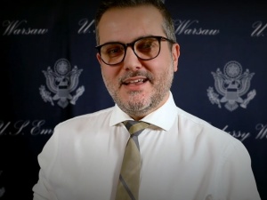 Nieoficjalnie. Amerykański dyplomata chciał pisać w Polsce ustawę o reprywatyzacji. Bix Aliu na cenzurowanym