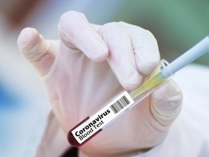 COVID-19: To tam są najostrzejsze restrykcje. Do restauracji tylko po szczepieniu