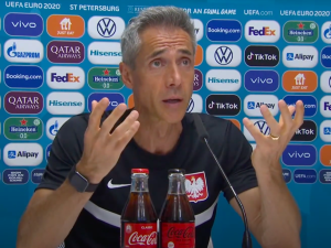 Paparazzi przyłapali Wojciecha Szczęsnego z papierosem. Paulo Sousa zabrał głos