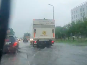 [WIDEO] Nawałnica w Warszawie. Dziesiątki interwencji strażaków, Wisłostrada ponownie zalana 