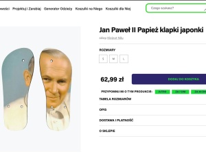 Skandal! Klapki z wizerunkiem Jana Pawła II do deptania