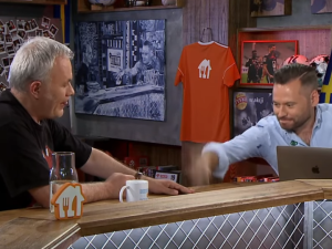 [VIDEO] Mazurek dostał 100 zł od Stanowskiego na wizji. Zakpili z Jasia Kapeli i wydają wspólnie tomik poezji