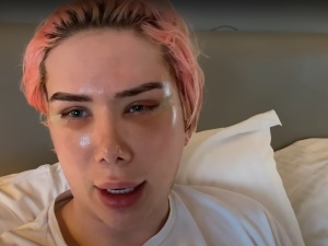[VIDEO] Brytyjski niebinarny model ogłosił sie osobą trans-koreańską