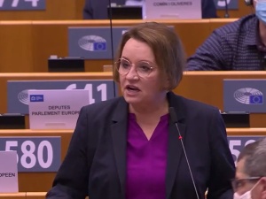 10 tys. kartek i rysunki dzieci z regionu Turowa trafiły do przedstawicielstwa KE w Warszawie