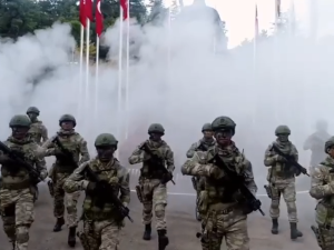Kurdyjskie media alarmują! Rodziny bombardowane przez Turcję. „Szrapnele prawie nas zabiły”