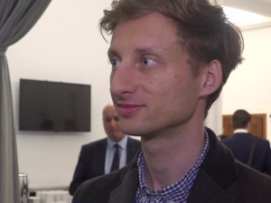Poseł KO o Tusku: Potrzebujemy gry zespołowej, a nie ojca, który wraca z długich wakacji