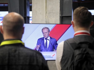 Mówi memami z soku z buraka. Fala komentarzy po wystąpieniu Tuska